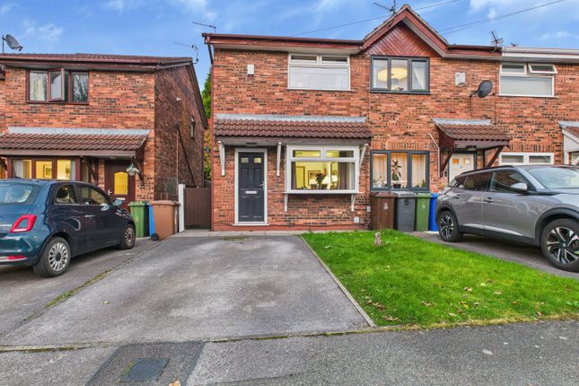 Markham Close, Hyde, SK14 4BJ 2 bed semi