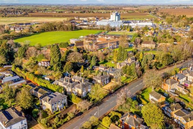 8 bedroom semi-detached house for sale