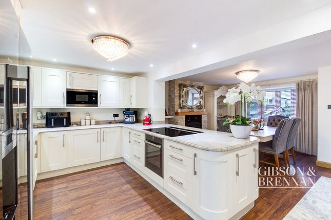 Norwood End, Basildon, SS14 3 bed terraced house for sale