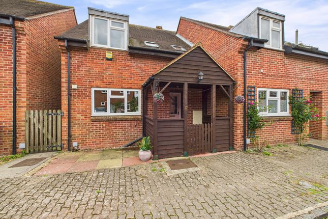 Barley Close, Lewknor, Watlington... 3 bed semi