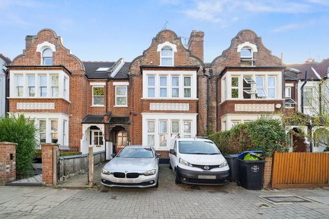 Blenheim Gardens, NW2 3 bed flat for sale