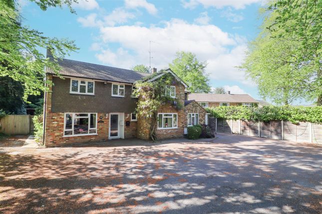 Fleet Road, Fleet GU51 4 bed detached house for sale