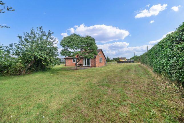 Old North Road, Royston SG8 3 bed detached bungalow for sale