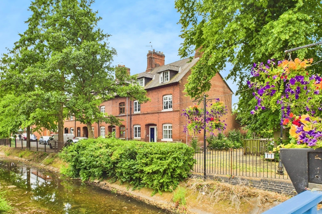 Brookside, Leicester LE7 2 bed end of terrace house for sale