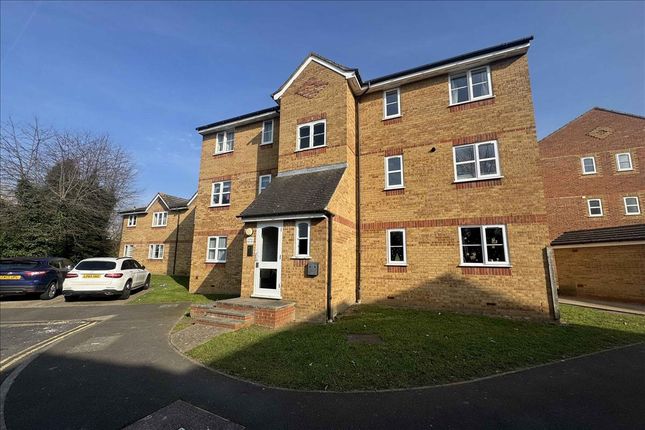 Redford Close, Feltham, Middlesex, TW13 2 bed flat for sale