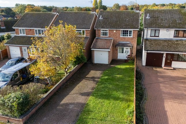 Deer Close, Cannock WS11 3 bed detached house for sale