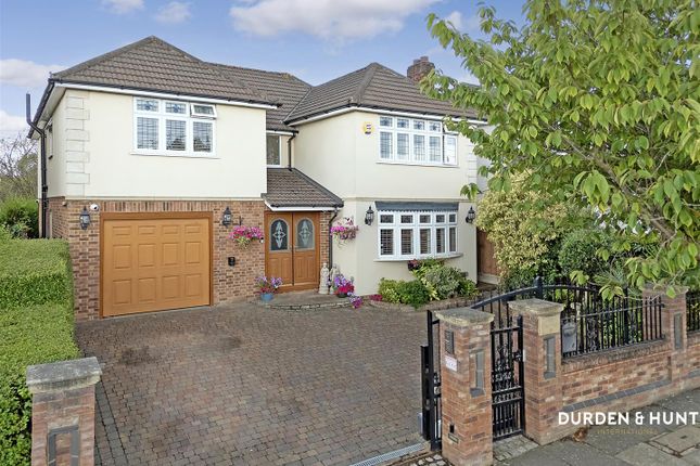 Nelwyn Avenue, Emerson Park, RM11 5 bed detached house for sale