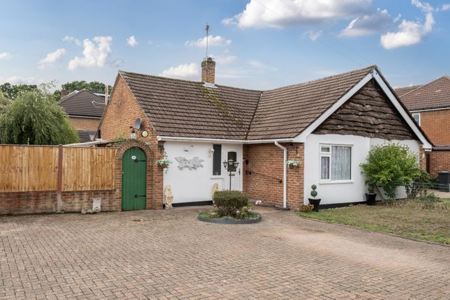 Pinewood Grove, New Haw, KT15 2 bed bungalow for sale