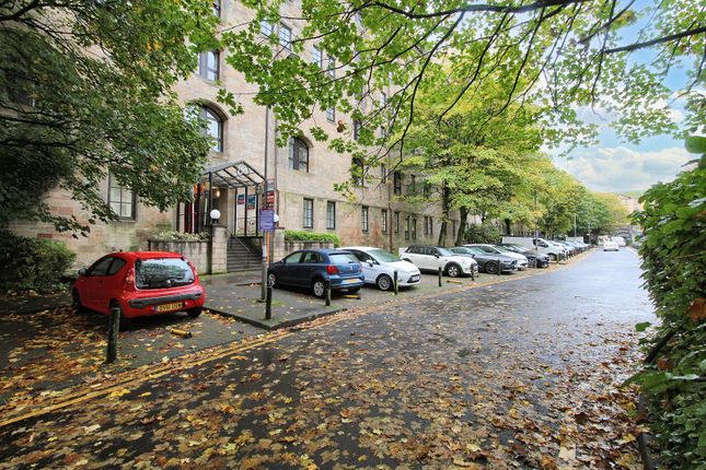 Bell Street, Merchant City, Glasgow, G4 2 bed apartment for sale