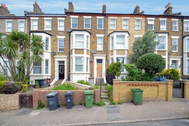 Studio flat for sale