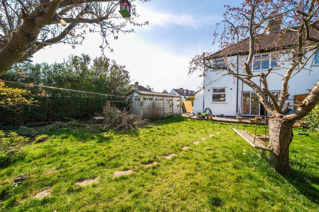 Briar Gardens, Hayes, Bromley, BR2 3 bed semi