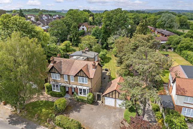 4 bedroom semi-detached house for sale