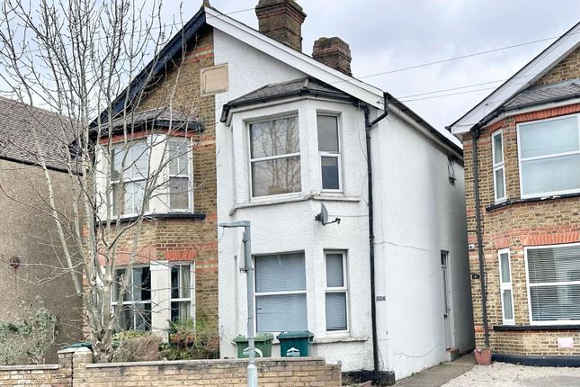 Staines, TW18 2NR 3 bed semi