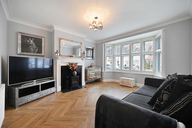 Westcroft Gardens, Morden SM4 3 bed house for sale