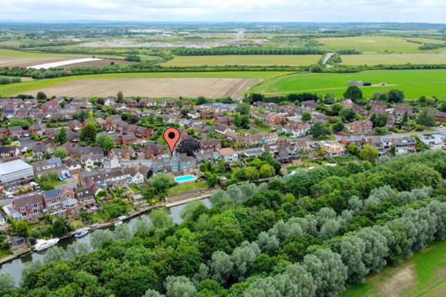 6 bedroom semi-detached house for sale