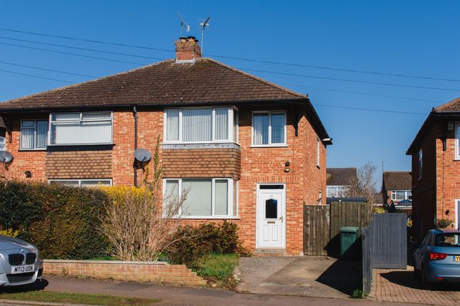 Sinclair Avenue, Banbury, OX16 3 bed semi