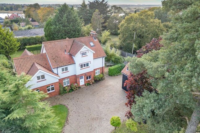 Romany Road, Oulton Broad 4 bed detached house for sale