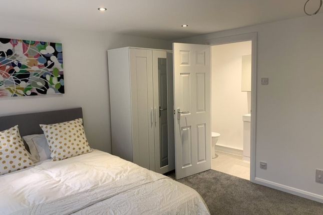 Homefield Close, Surrey RH6 5 bed end of terrace house for sale