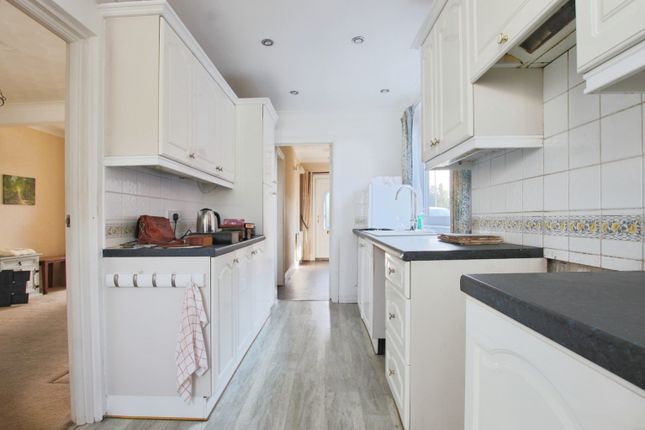 Hull Road, Anlaby, Hull, HU10 6ST 3 bed semi