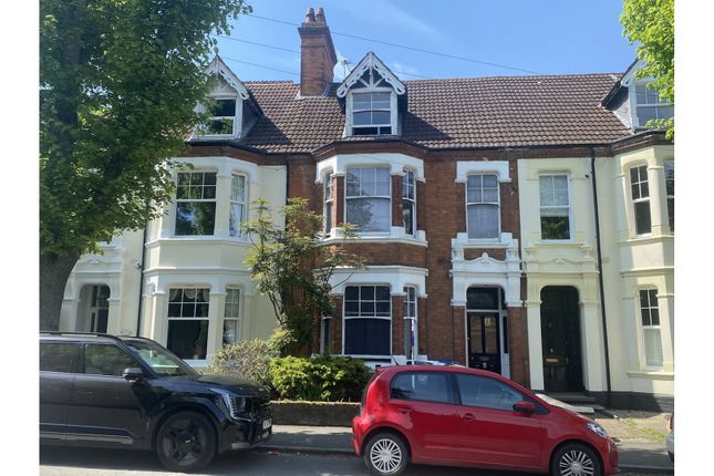 8 bed terraced house