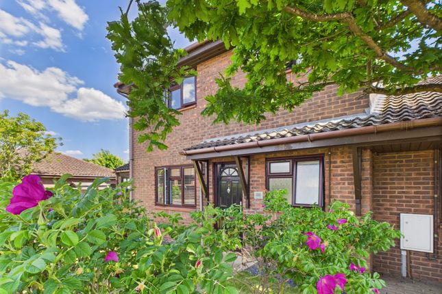 Franklin Gardens, Cottenham 3 bed link detached house for sale