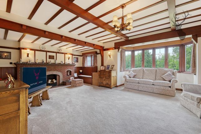 Courtland Drive, Chigwell IG7 4 bed detached house for sale