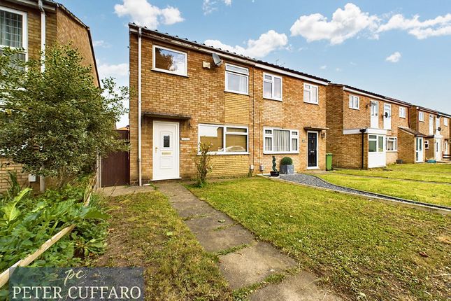 Dymokes Way, Hoddesdon EN11 3 bed semi