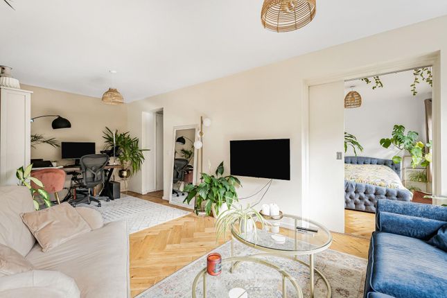 Park Rise, London 1 bed apartment for sale