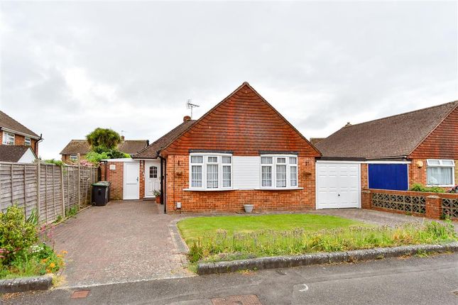 Talbot Close, Havant, Hampshire 3 bed semi