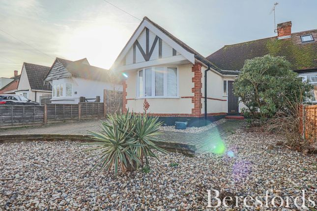 Oakroyd Avenue, Dunmow, CM6 2 bed bungalow for sale