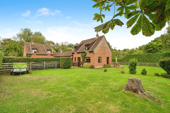 3 bedroom link detached house for sale