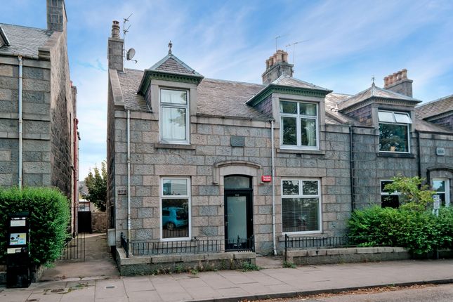 102 Leslie Terrace, Kittybrewster... 3 bed flat for sale