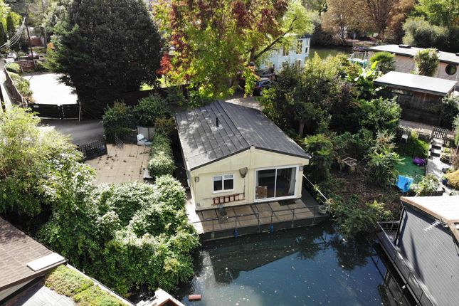 Taggs Island, Hampton 2 bed property for sale