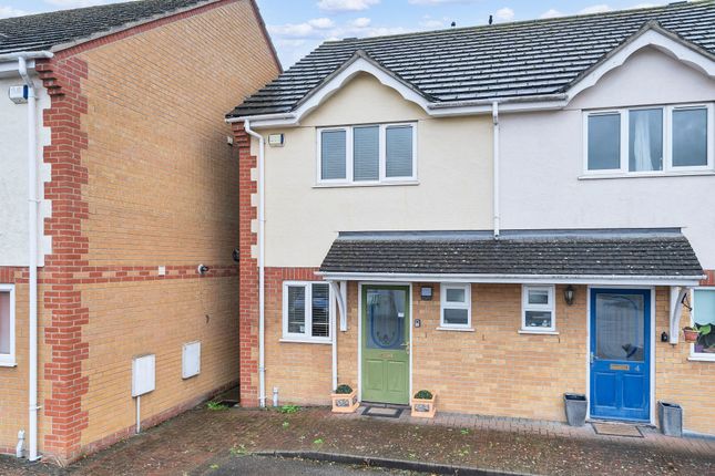 Evans Close, Royston SG8 2 bed semi