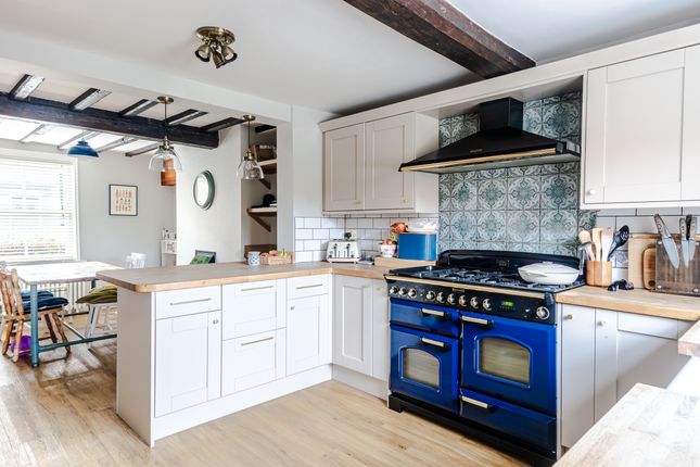 Selby YO8 6 bed detached house for sale