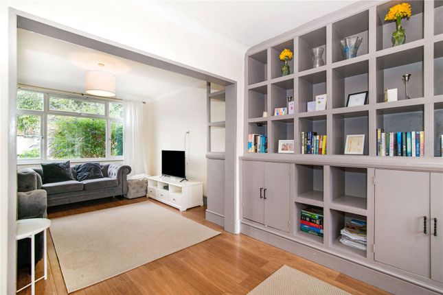 Alton Gardens, Twickenham, TW2 3 bed semi