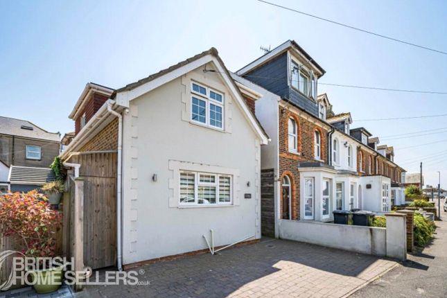 2 bedroom detached house for sale