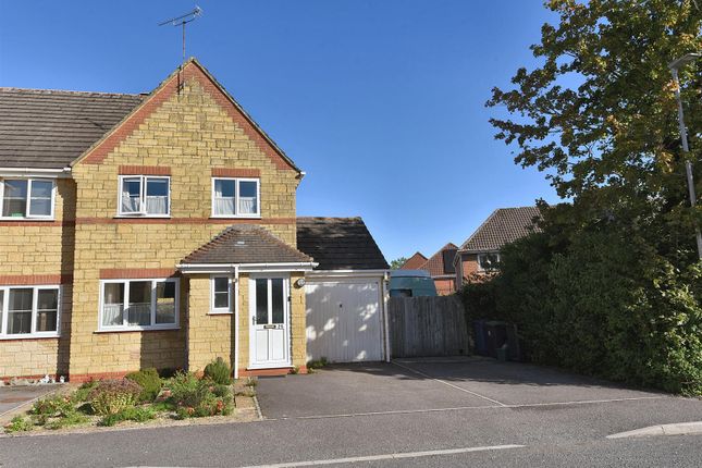 Barleyfields, Gillingham, Dorset 3 bed semi