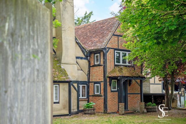 Hinton Road, Hurst, RG10 5 bed detached house for sale