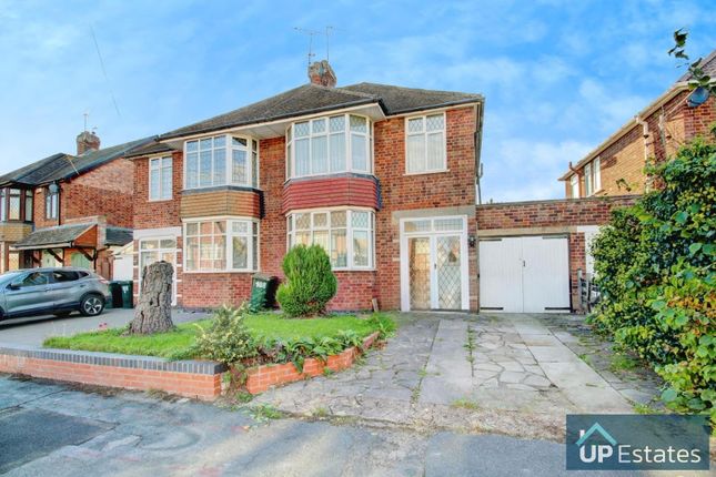 Arnold Avenue, Styvechale, Coventry 3 bed semi