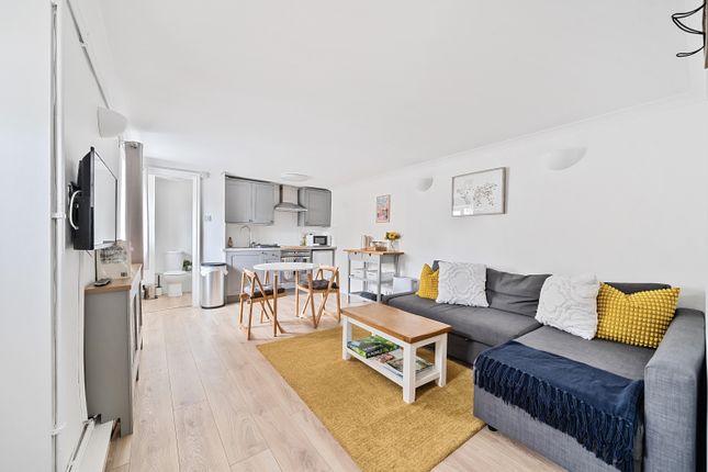 Queen Street, Cirencester 2 bed flat for sale