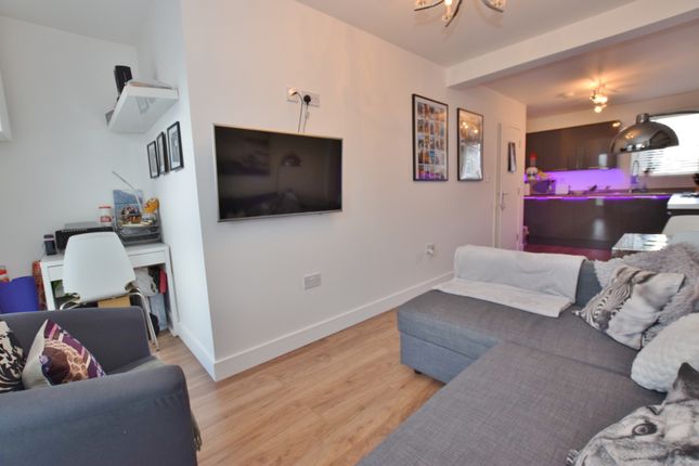High Street, Rainham, ME8 8AR 1 bed maisonette for sale