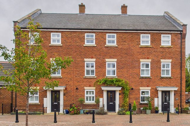 Shearwater Road, Hemel Hempstead, HP3 4 bed townhouse for sale