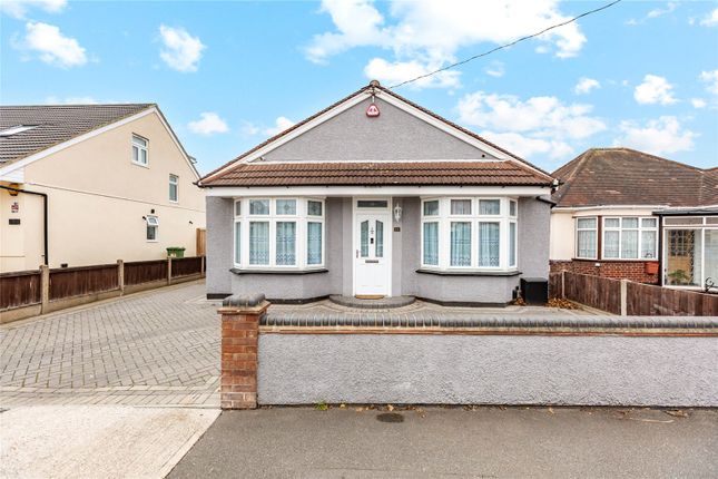 Fairview Avenue, Rainham, RM13 3 bed detached bungalow for sale