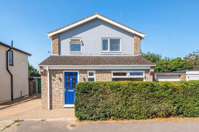 Chiltern Crescent, Oulton 3 bed detached house for sale