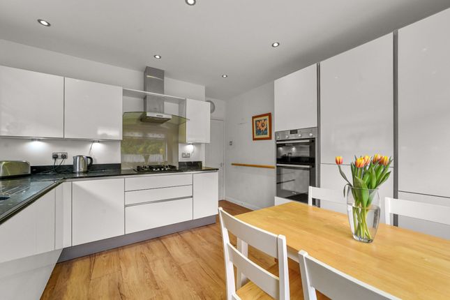 Tensing Gardens, Billericay CM12 3 bed semi