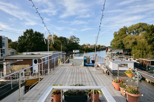 Railshead Road, Isleworth, TW7 3 bed houseboat for sale