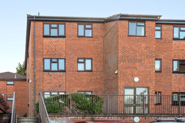 Kaybridge Close, High Wycombe... 2 bed apartment for sale