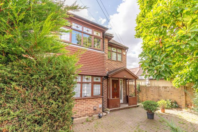Dunheved Close, Croydon, Thornton... 3 bed semi