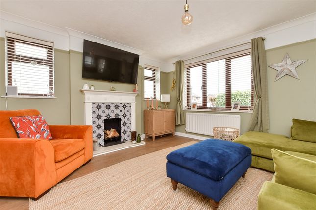The Weavers, Maidstone, Kent 3 bed detached house for sale